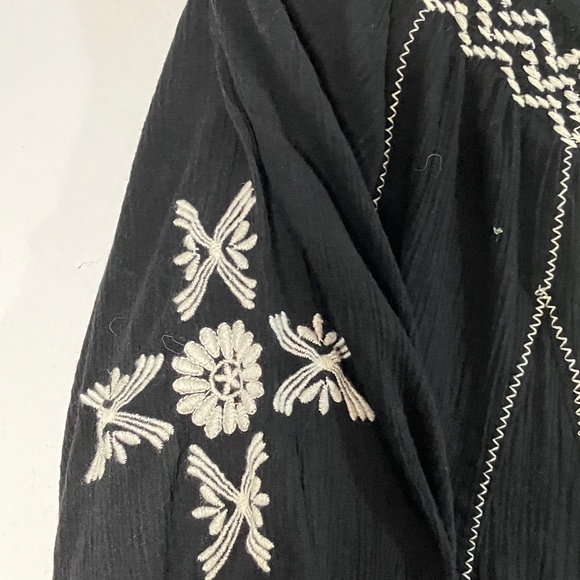 Mudd Embroidered Peasant Top - Large - Picture 4 of 10